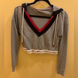 Tommy Hilfiger cropped long sleeve shirt with hood